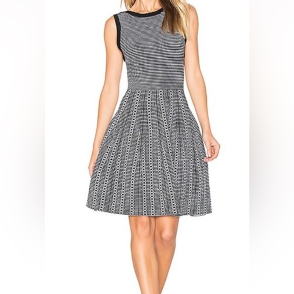 Alice & Olivia Sleeveless Black and White Patterned Fit-and-Flare Dress, Med